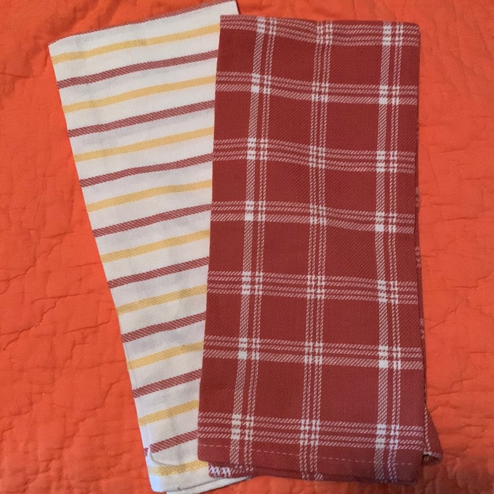 Set of two tea towels. New.